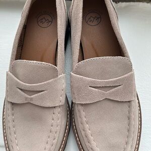 NWoT White Mountain Women’s Tan Loafers
